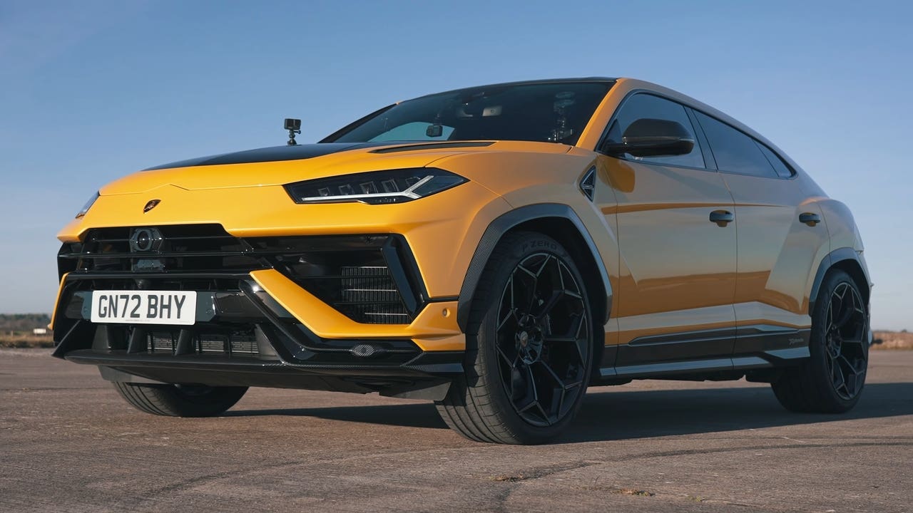 Lamborghini Huracan Performante vs Urus Performante drag race