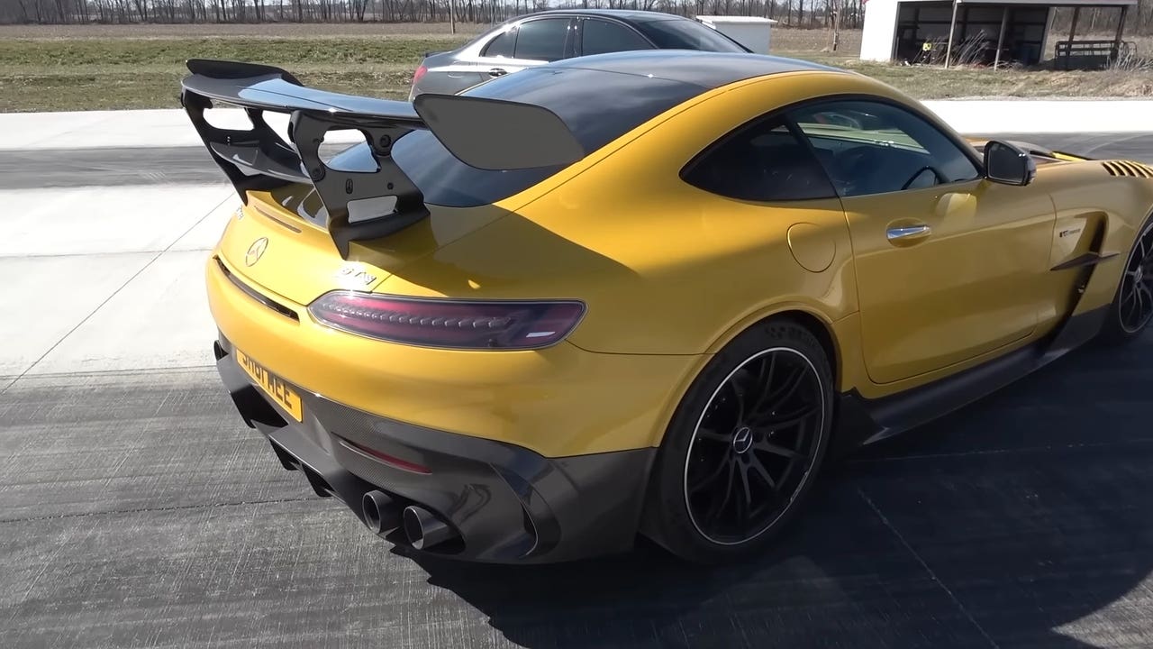 Mercedes-AMG GT Black Series vs E 63 S drag race