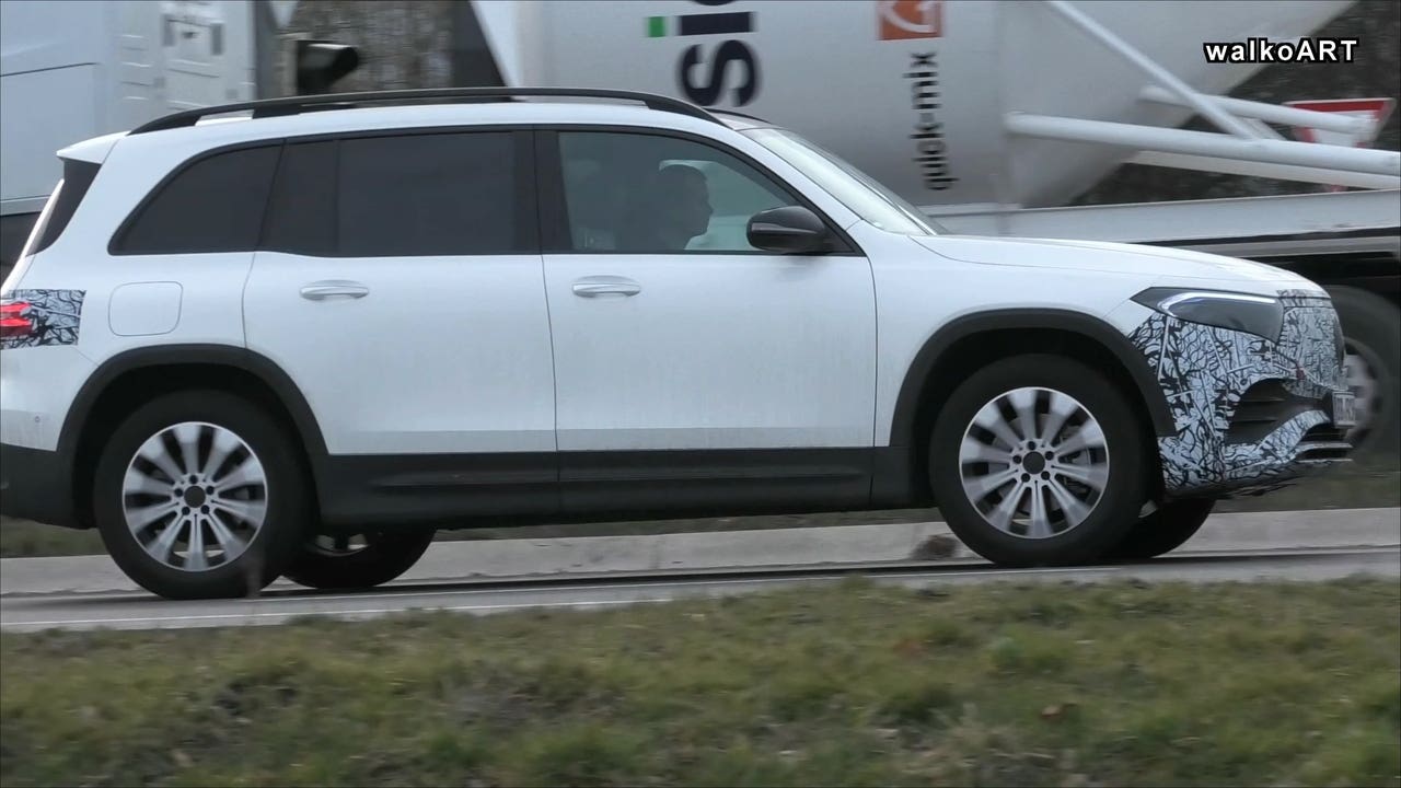 Mercedes EQB 2024 prototipi
