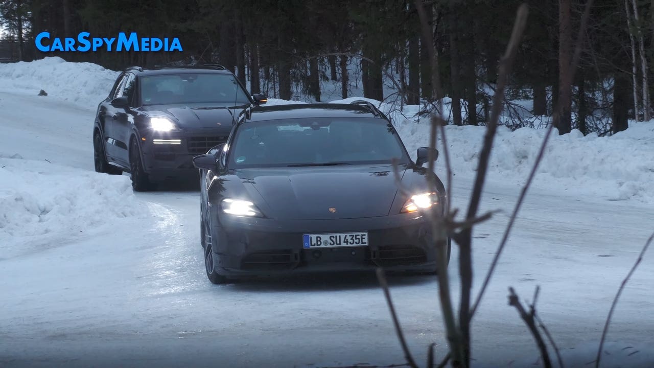 Porsche Taycan 2024 prototipi neve