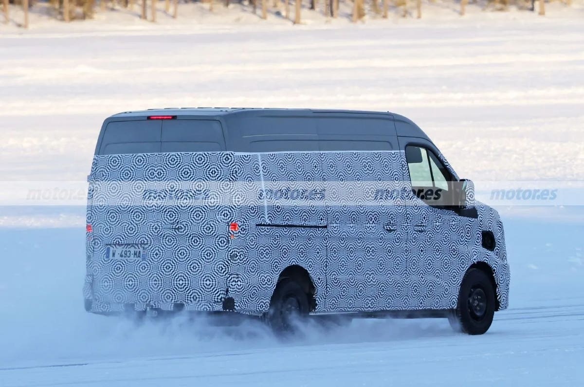 Renault Master E-Tech Electric 2024 prototipo foto spia