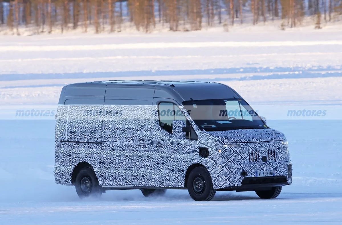 Renault Master E-Tech Electric 2024 prototipo foto spia