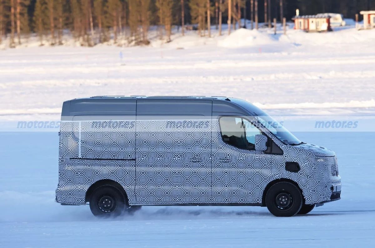 Renault Master E-Tech Electric 2024 prototipo foto spia