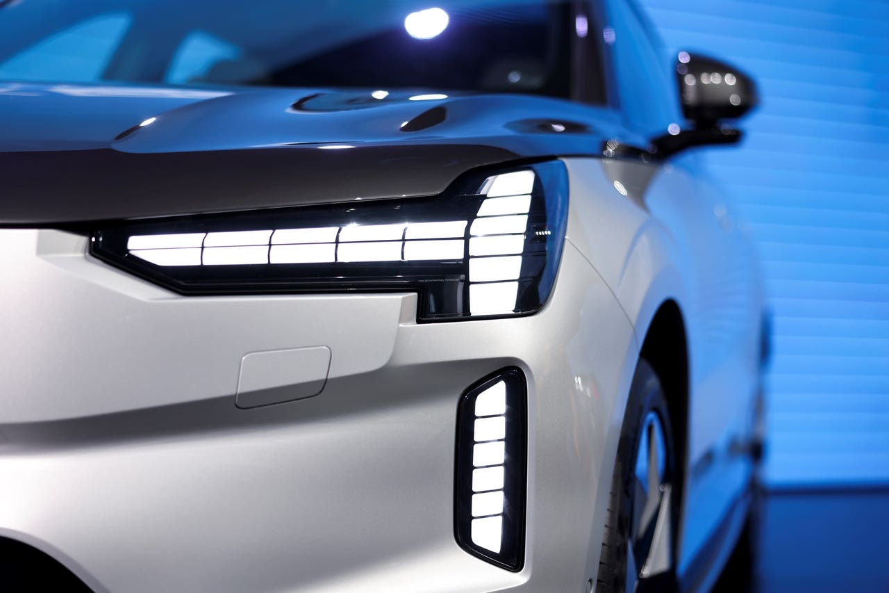 https://www.motorisumotori.live/volvo-ex90-nuova-illuminazione-interna-per-avere-sempre-il-sole/103490