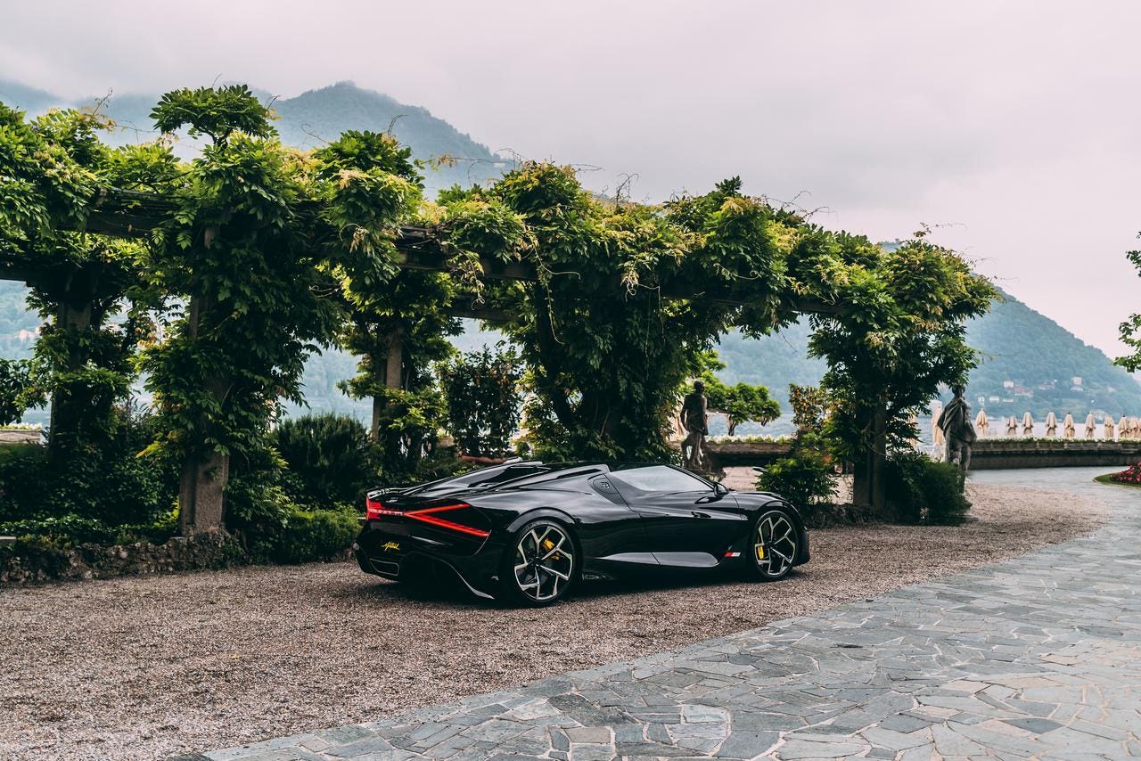 Bugatti W16 Mistral e Type 57S Roadster Villa d'Este 2023