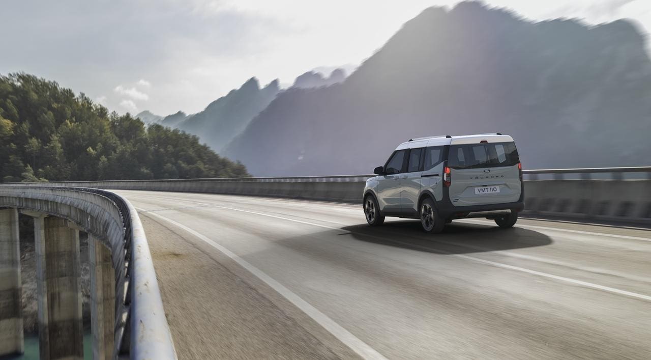 Ford E-Tourneo Curier 2024