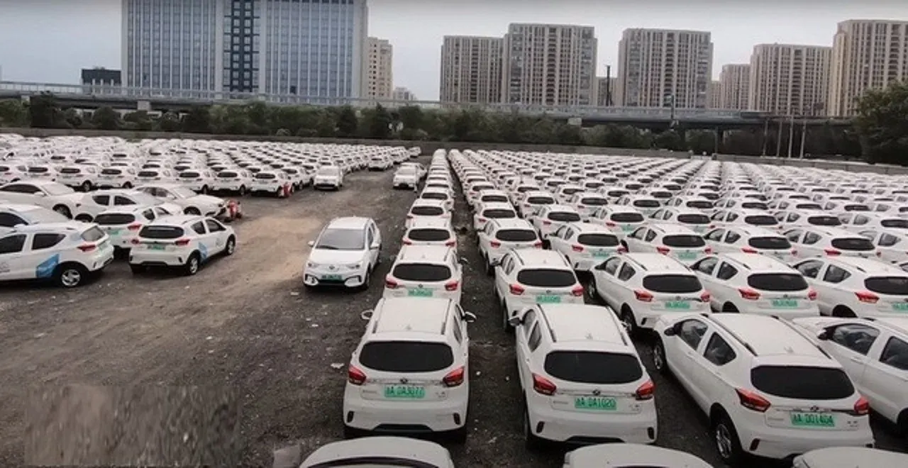Cimitero auto elettriche