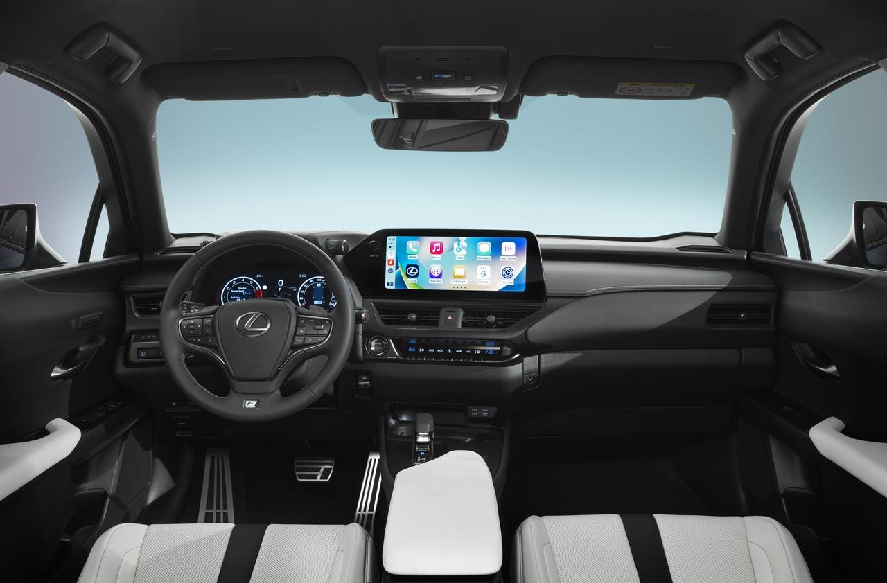 Lexus UX 2024