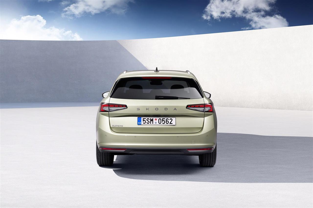 Skoda Superb Wagon 2024 Italia