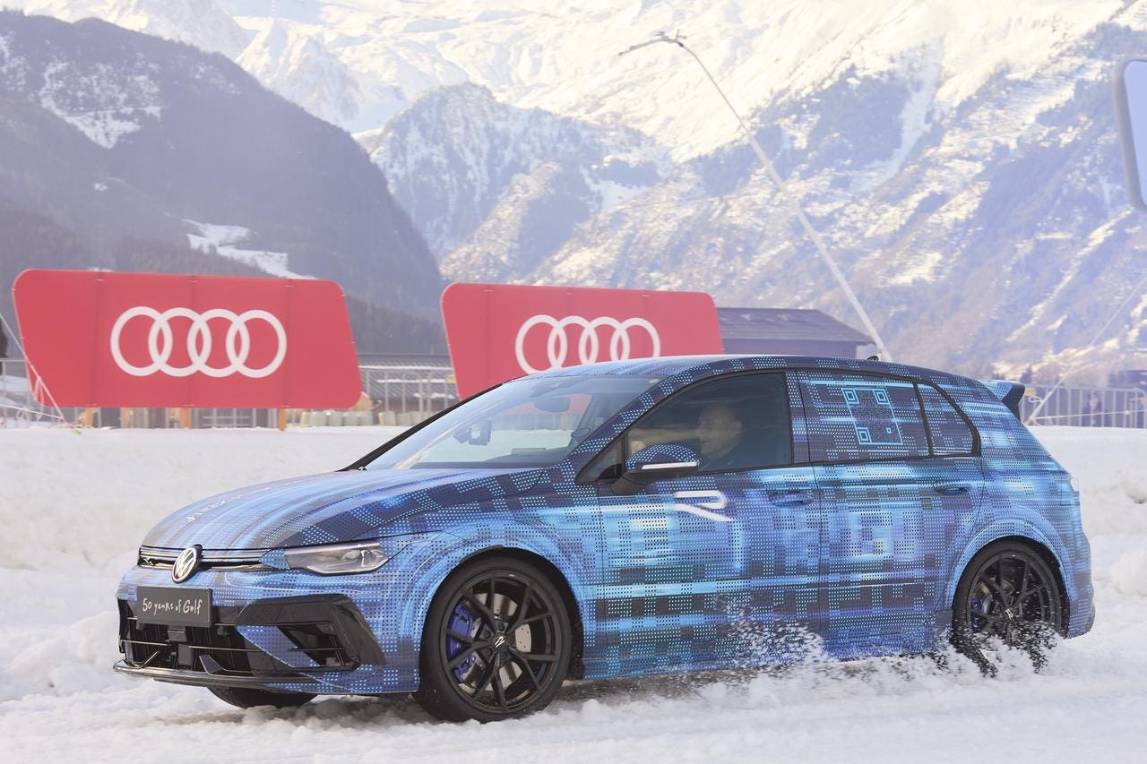Volkswagen Golf R 2025 anteprima