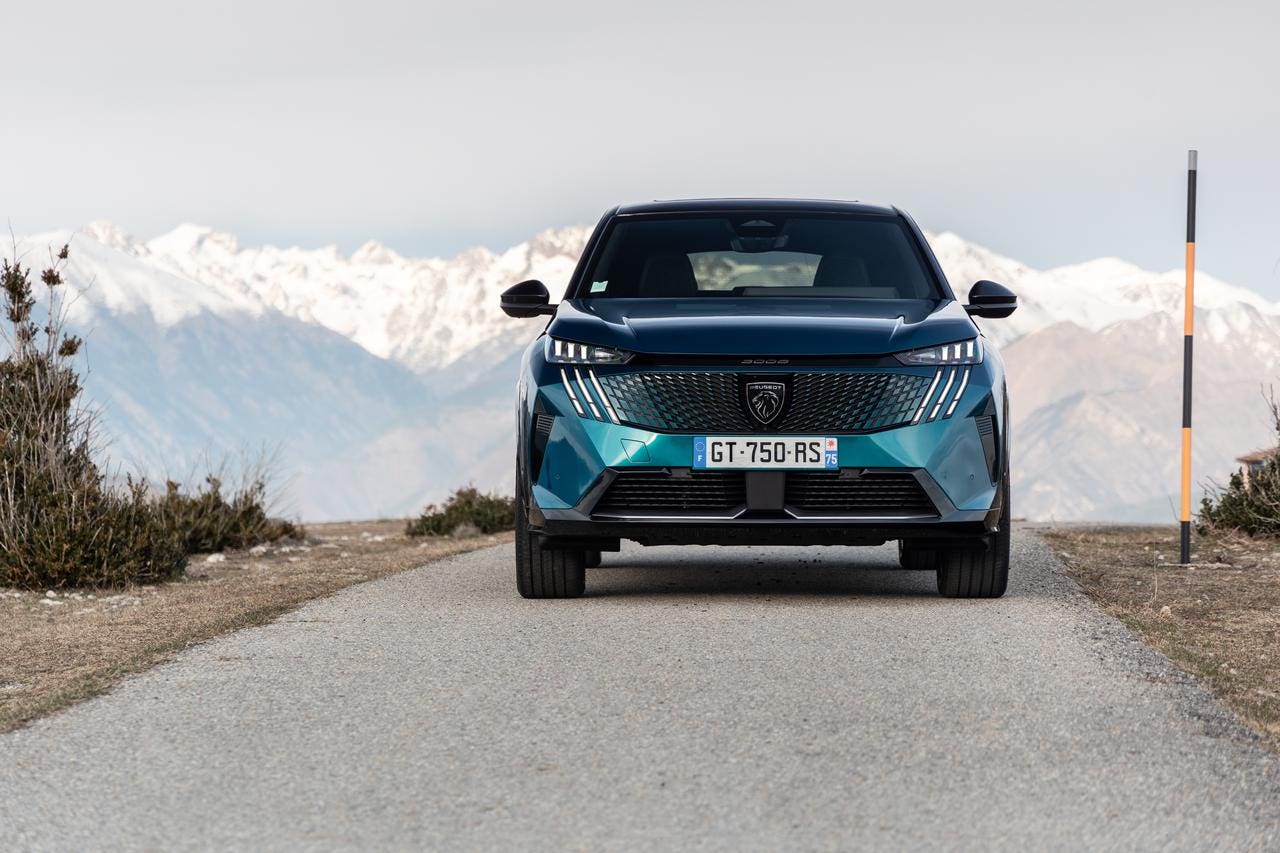 Nuovo Peugeot e-3008