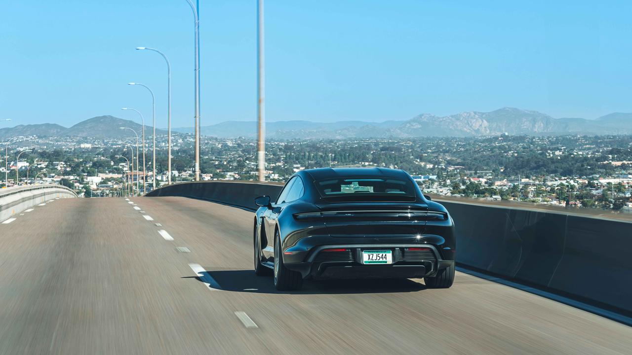 Porsche Taycan 2025 test autonomia