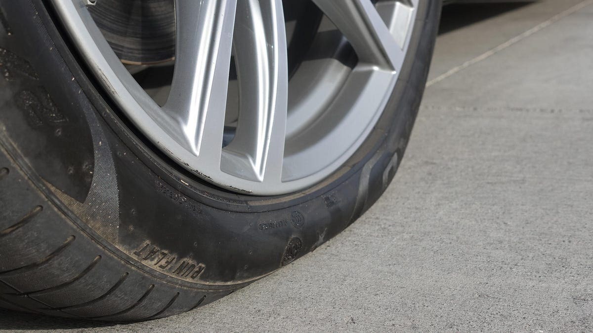 Spalla di un pneumatico runflat forato come si presenta