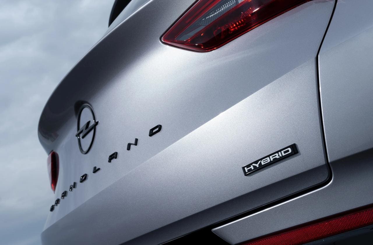 Opel Grandland Hybrid Italia