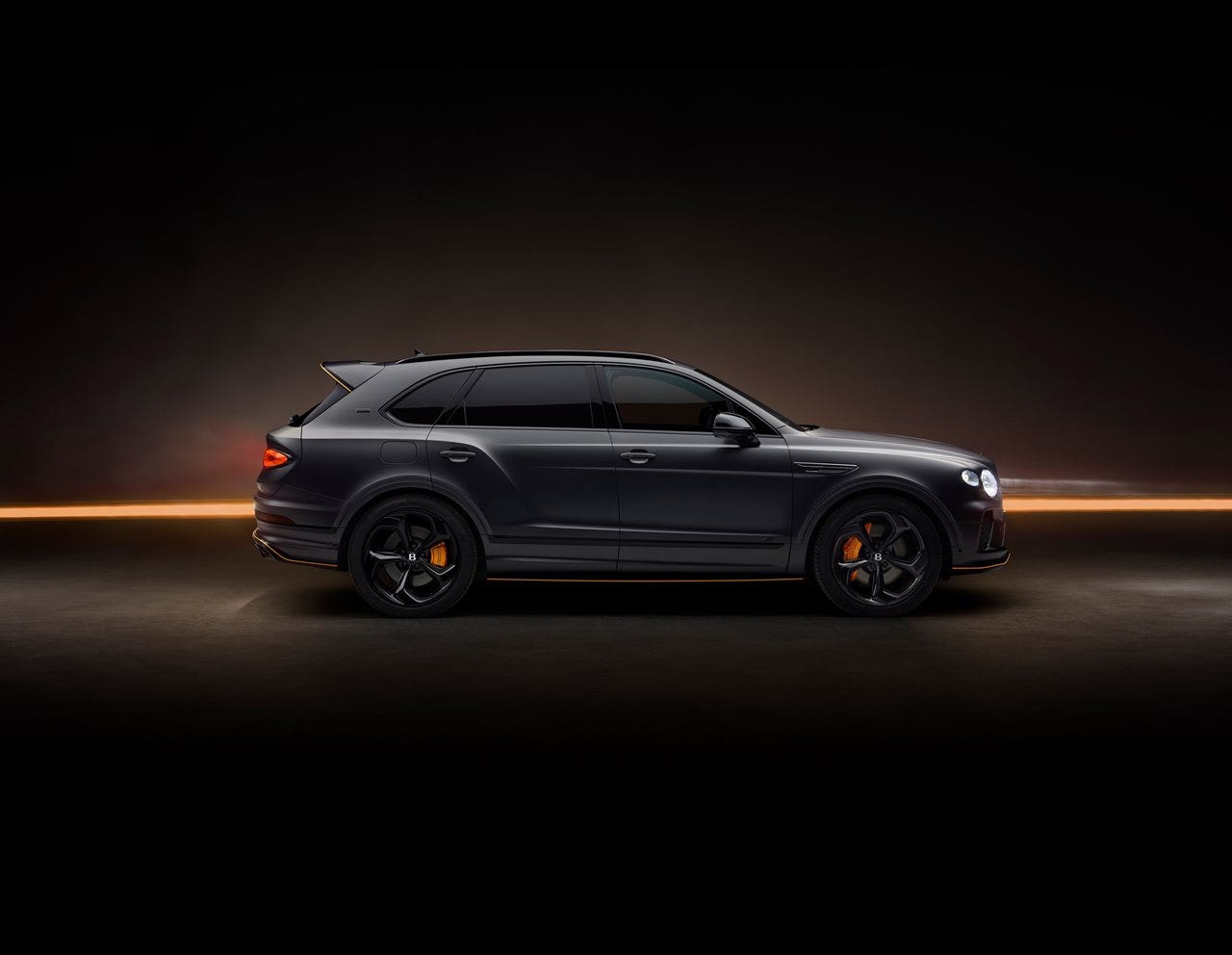 Bentley Black Edition di lato