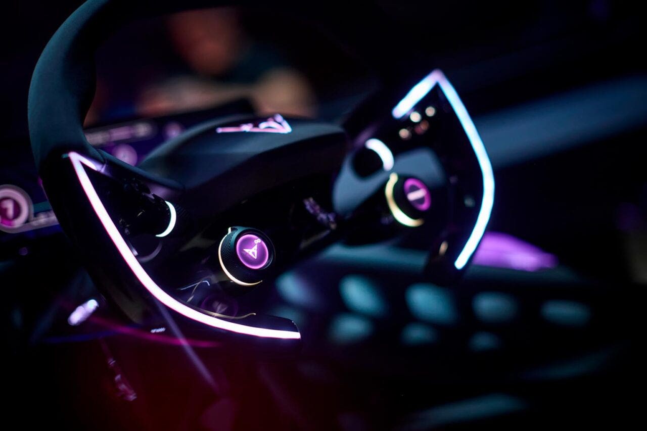 cupra darkrebel dentro