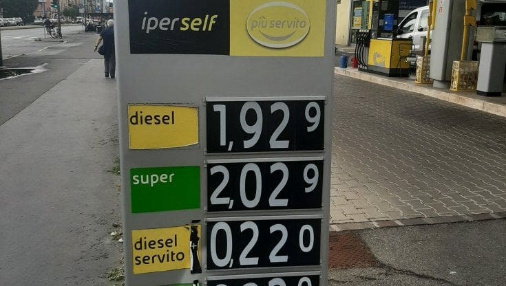 Prezzo della benzina alle stelle