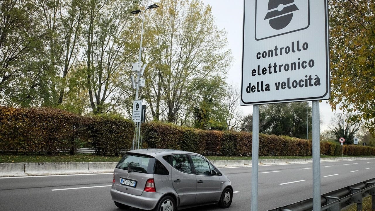 Spegnere gli autovelox non omologati