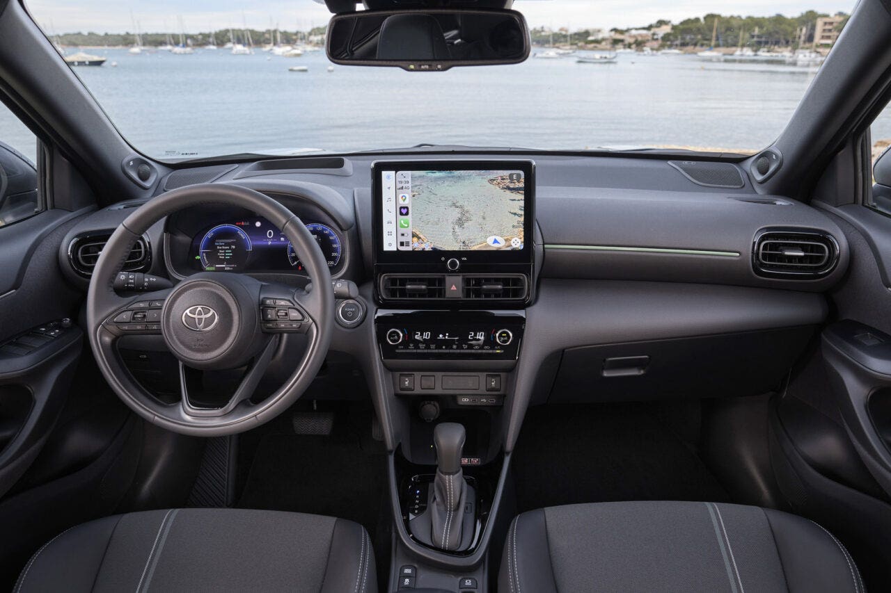 Nuova Toyota Yaris Cross 2024 dentro