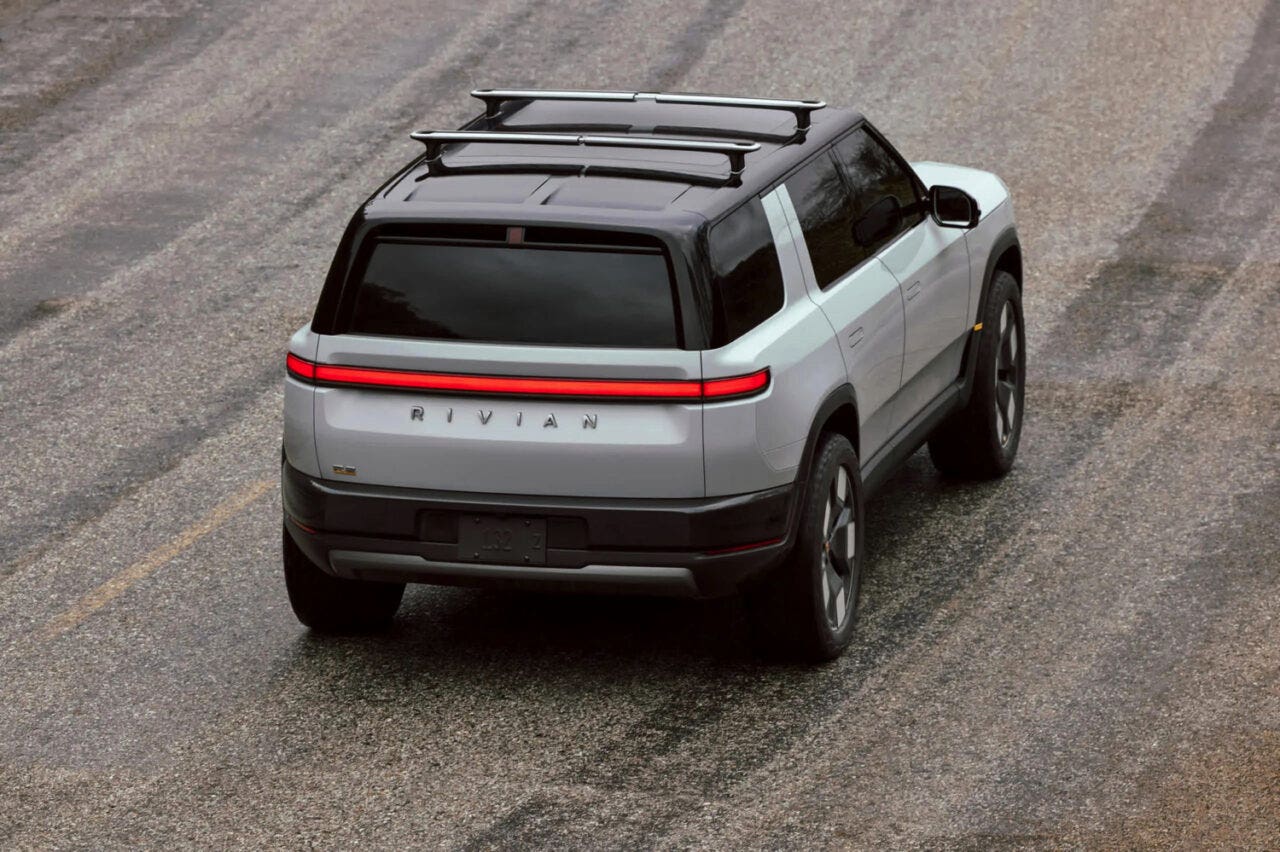 rivian (vista da dietro) con apple?