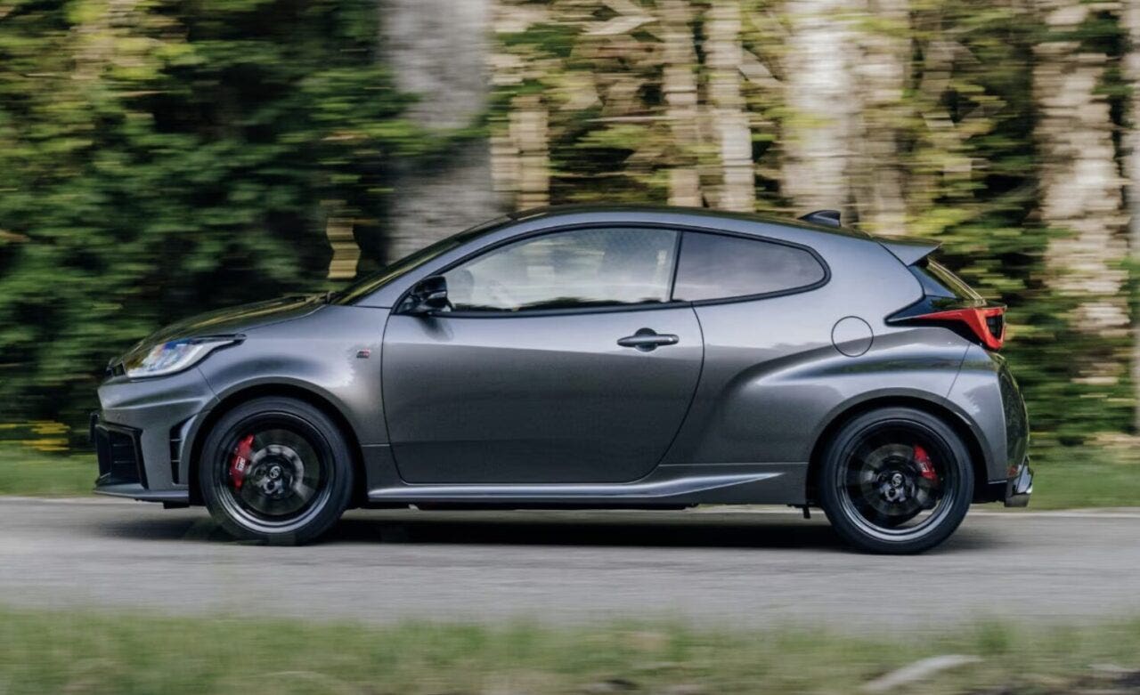Toyota GR Yaris 2024 di lato