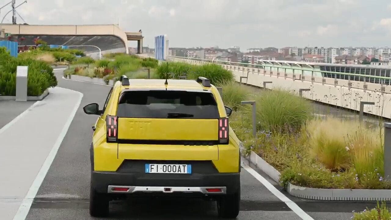 fiat grande panda dietro