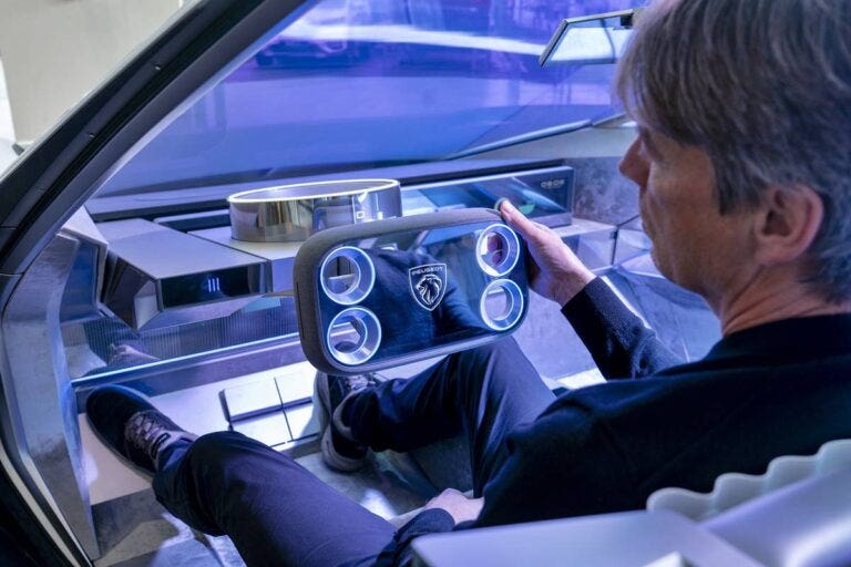 Hypersquare volante peugeot