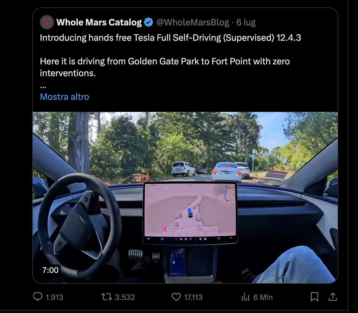 Video show guida autonoma Tesla a mani libere