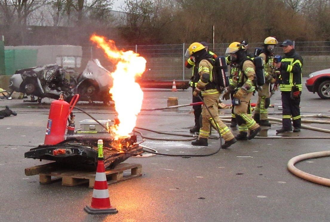 Incendio auto elettrica