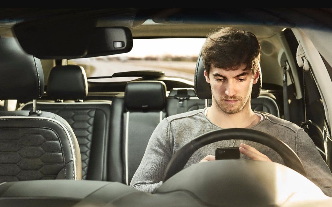 Giovane al volante