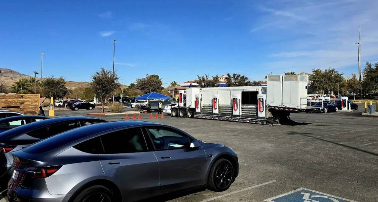 Tesla Megapack Charger collegati con Starlink