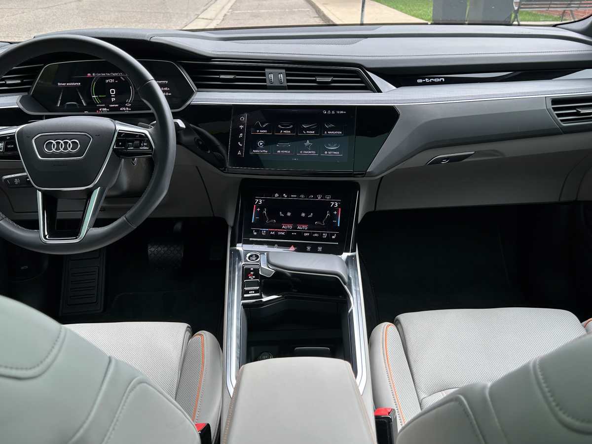 interni audi q8