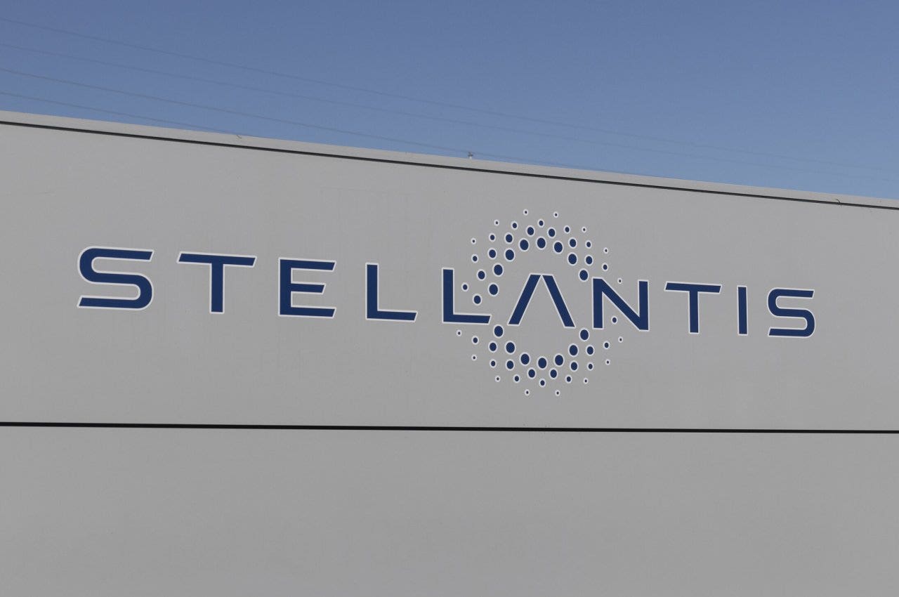 stellantis logo