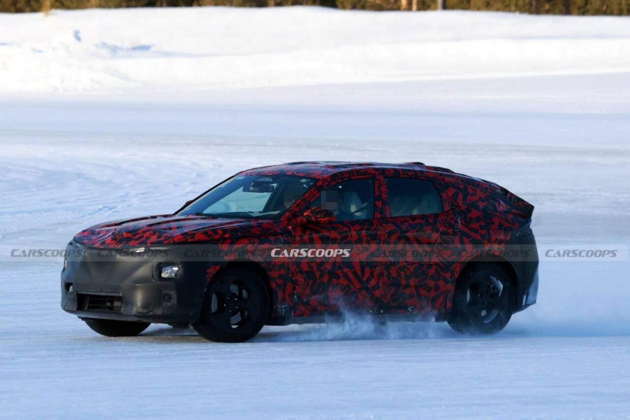 Alfa Romeo Stelvio 2025 foto spia
