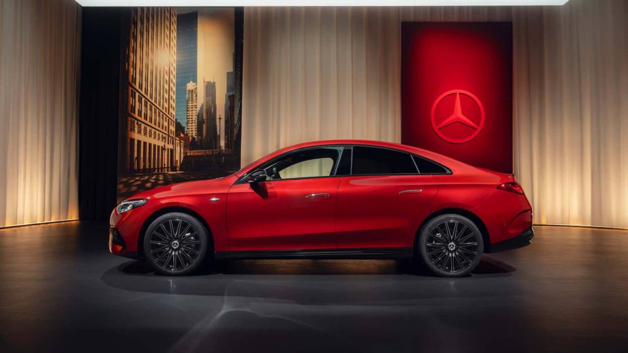 mercedes-cla-2025 di lato