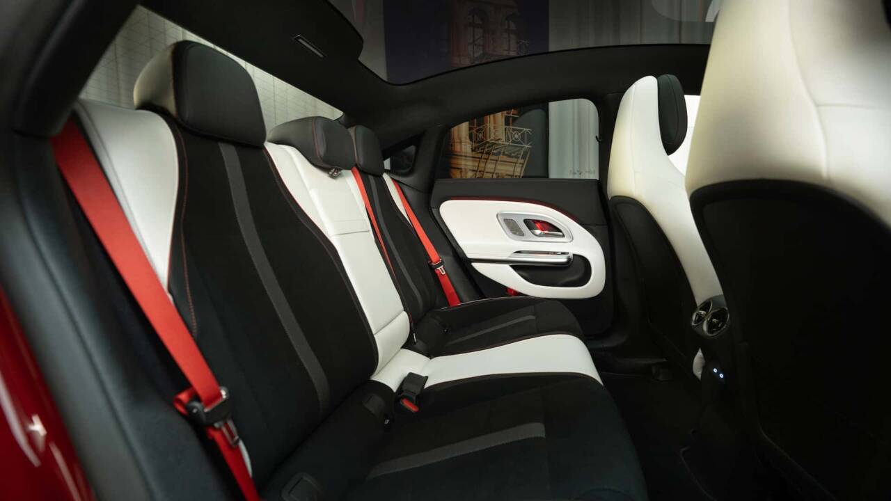 mercedes-cla-2025 dentro