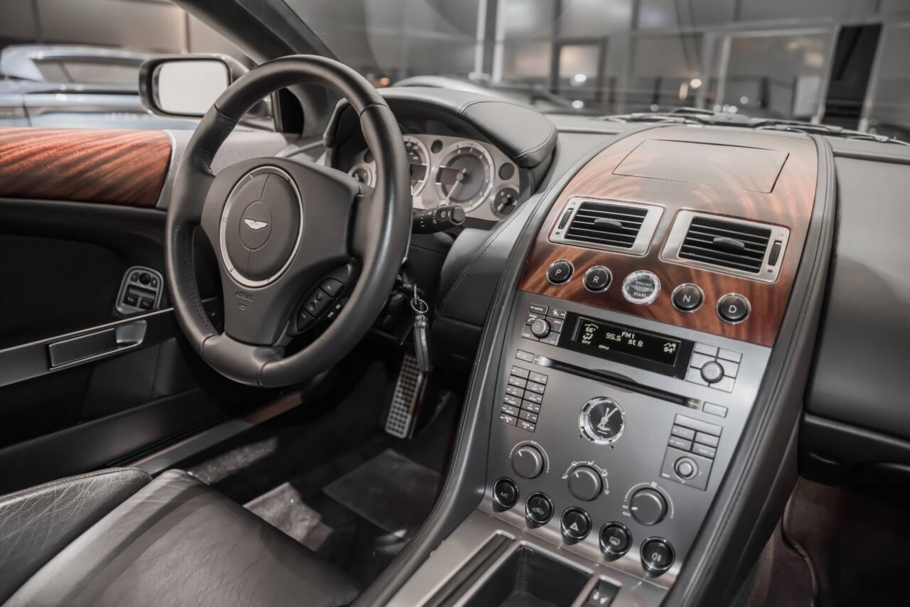Aston Martin DB9