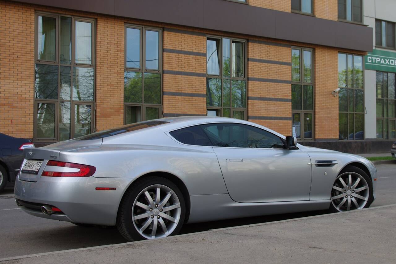 Aston Martin DB9