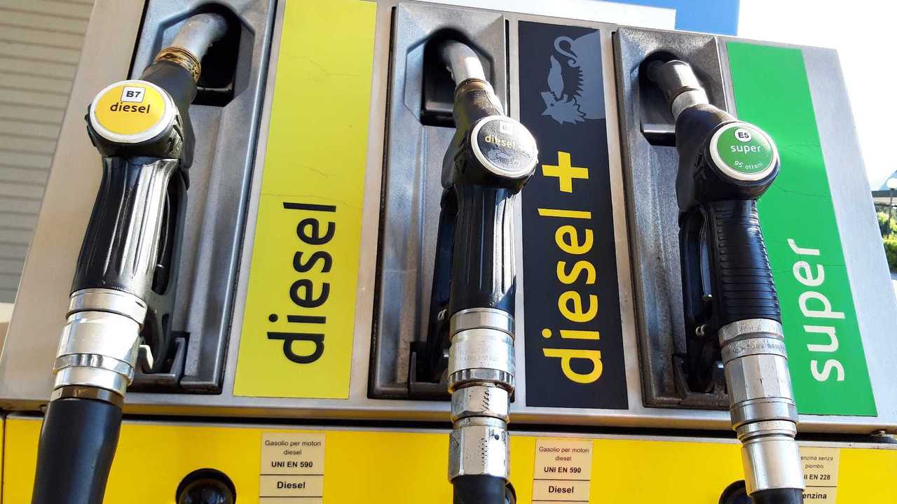 pompa di benzina, calo prezzi