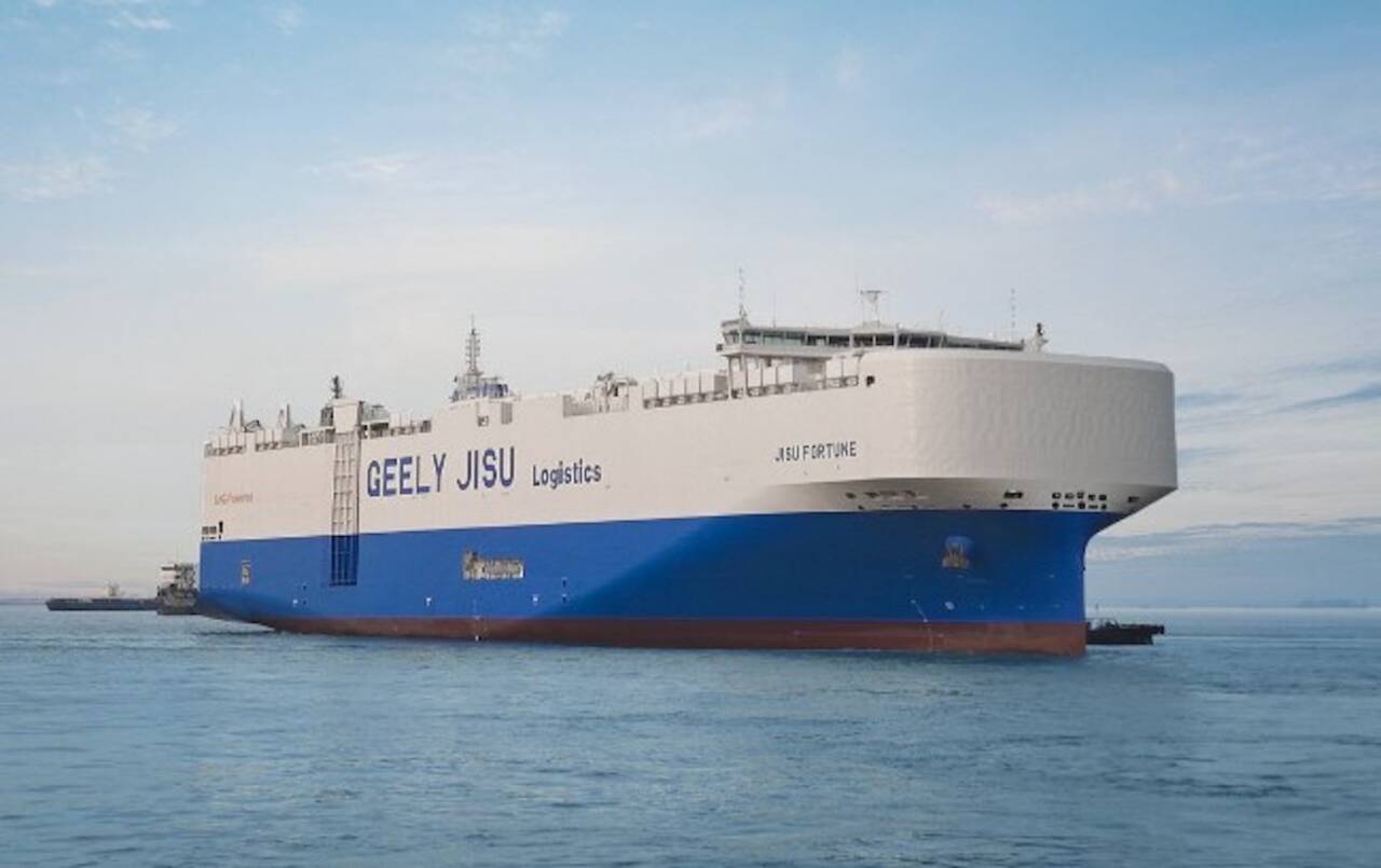 Geely sfida BYD: il colosso cinese invade l’Europa con un’immensa nave cargo