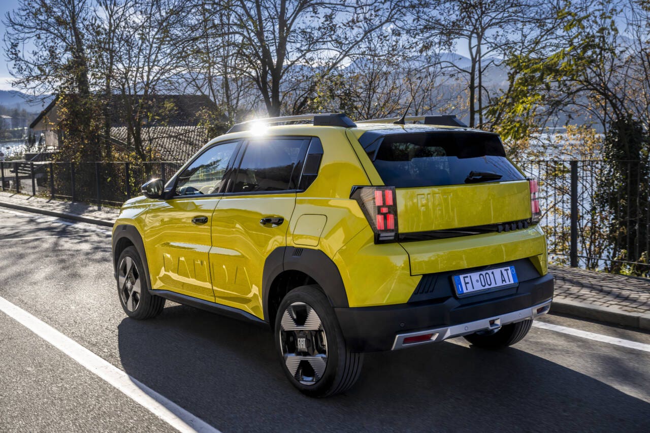 Fiat Grande Panda elettrica dietro