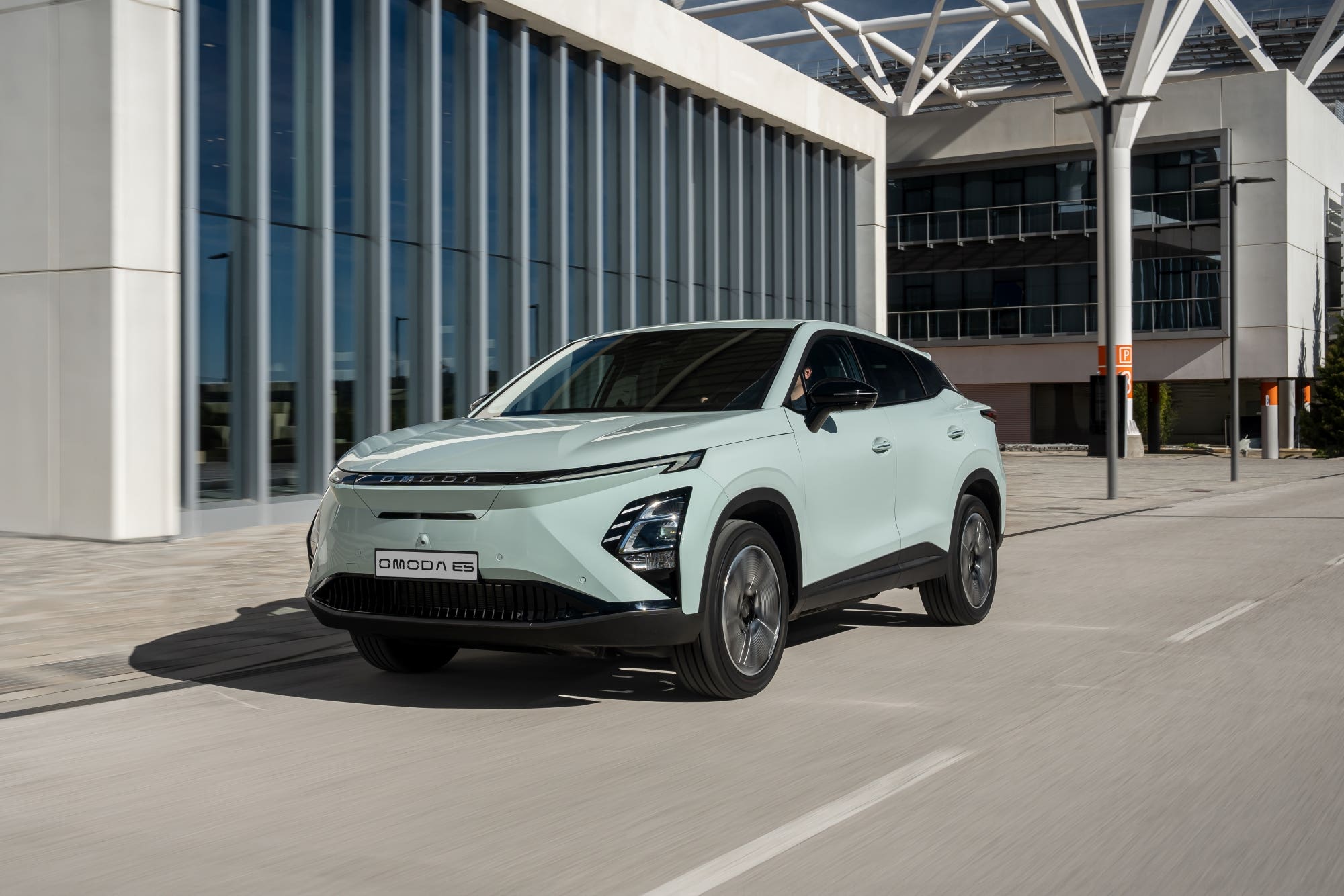 Omoda5_EV_03.jpg