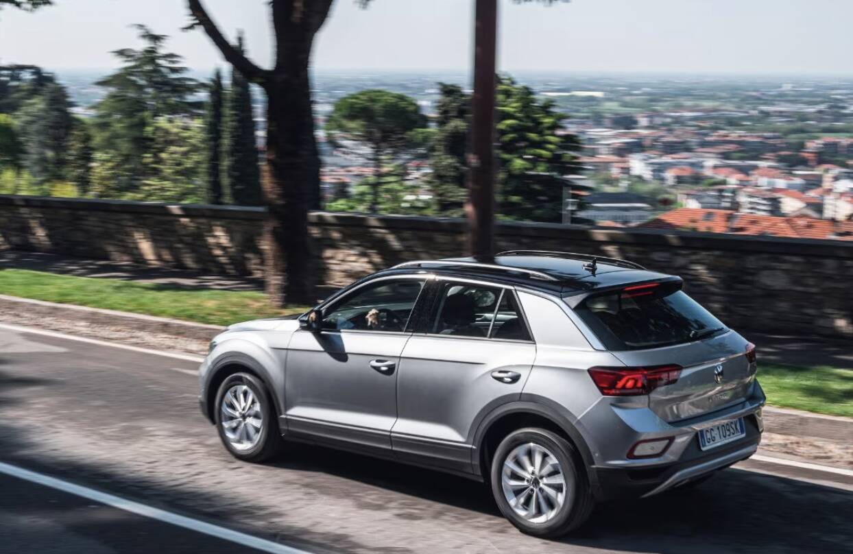 vw t-roc dietro