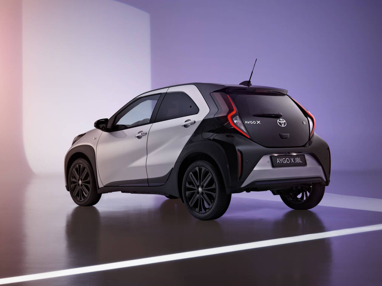toyota aygo dietro