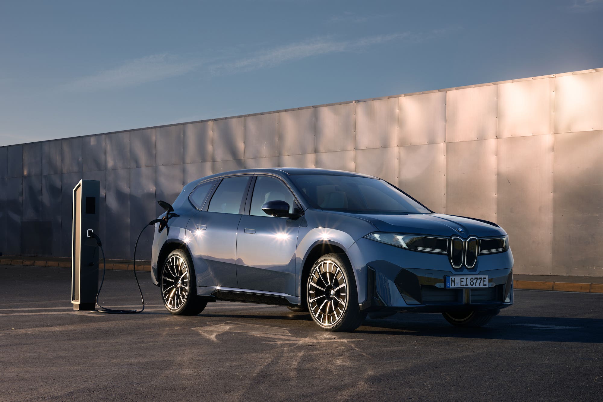 BMW iX3 da 805 km
