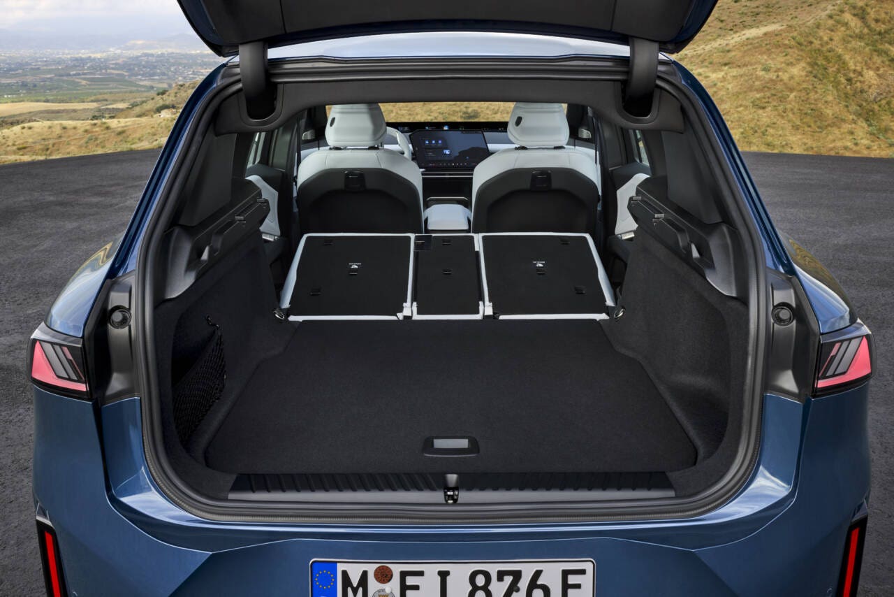 Nuova BMW iX3 baule