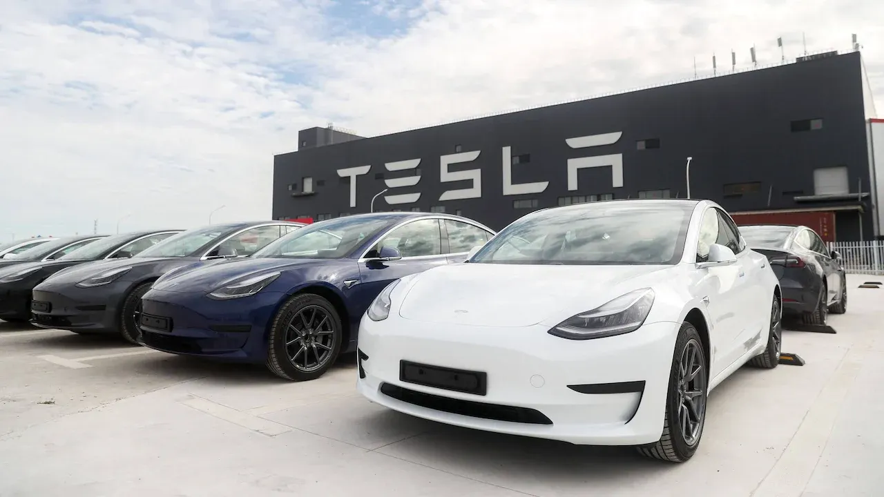 auto tesla in vendita