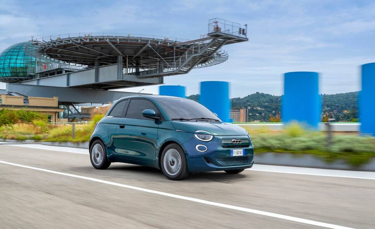 Fiat 500 ibrida davanti