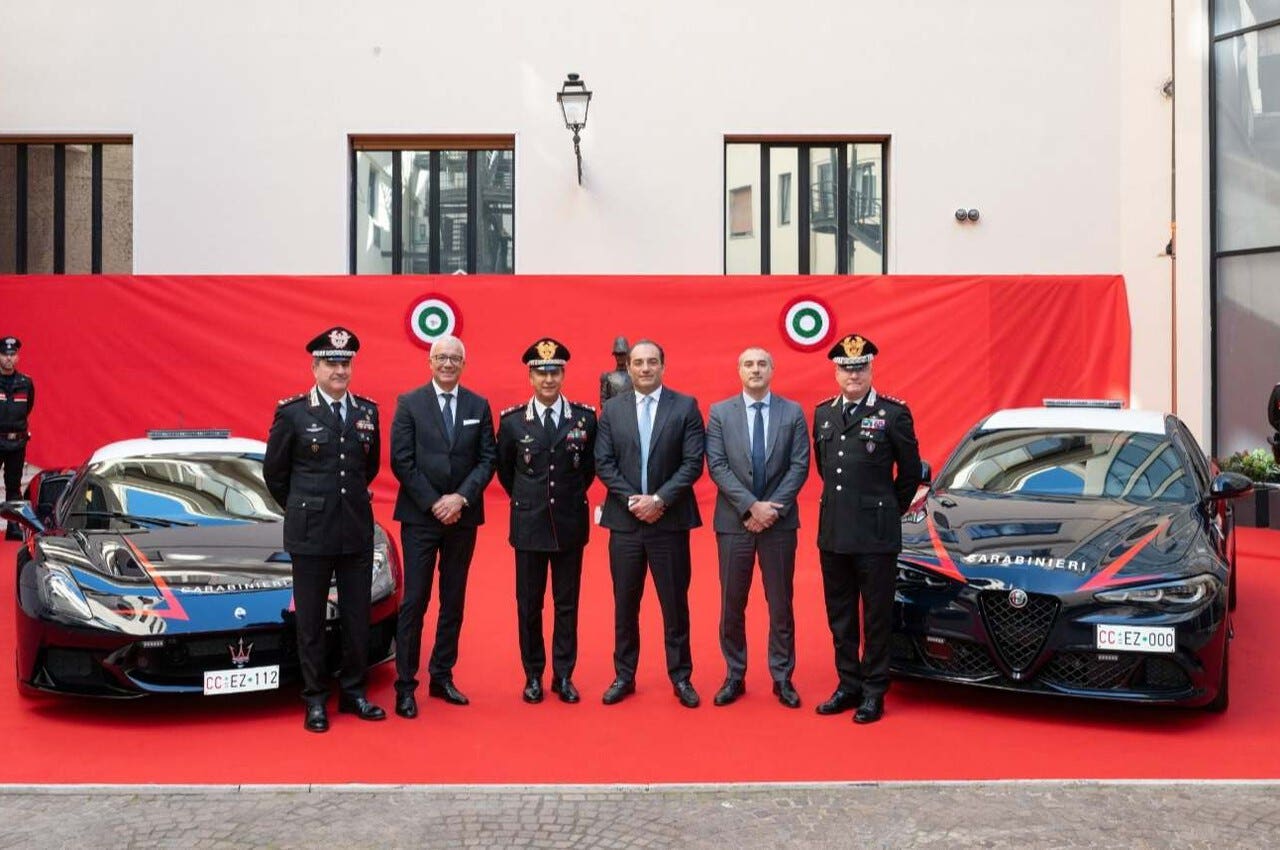 maserati alfa romeo carabinieri
