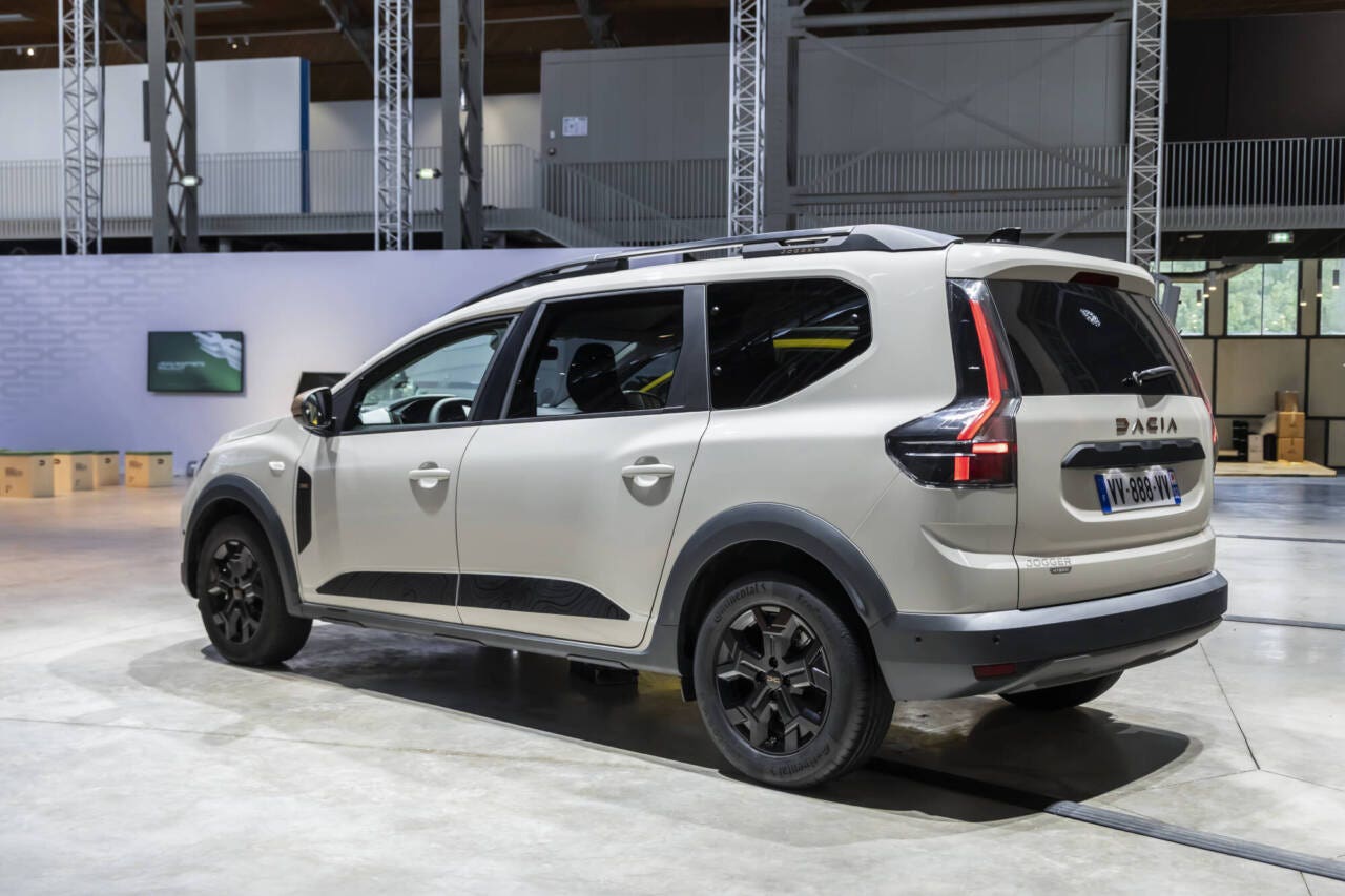 Nuova Dacia Jogger 2026 dietro